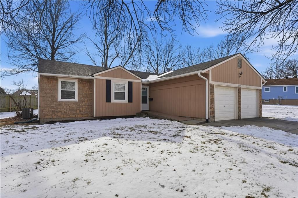 Photo of 16517 Indian Creek Parkway, Olathe, KS 66062 (MLS # 2598916)