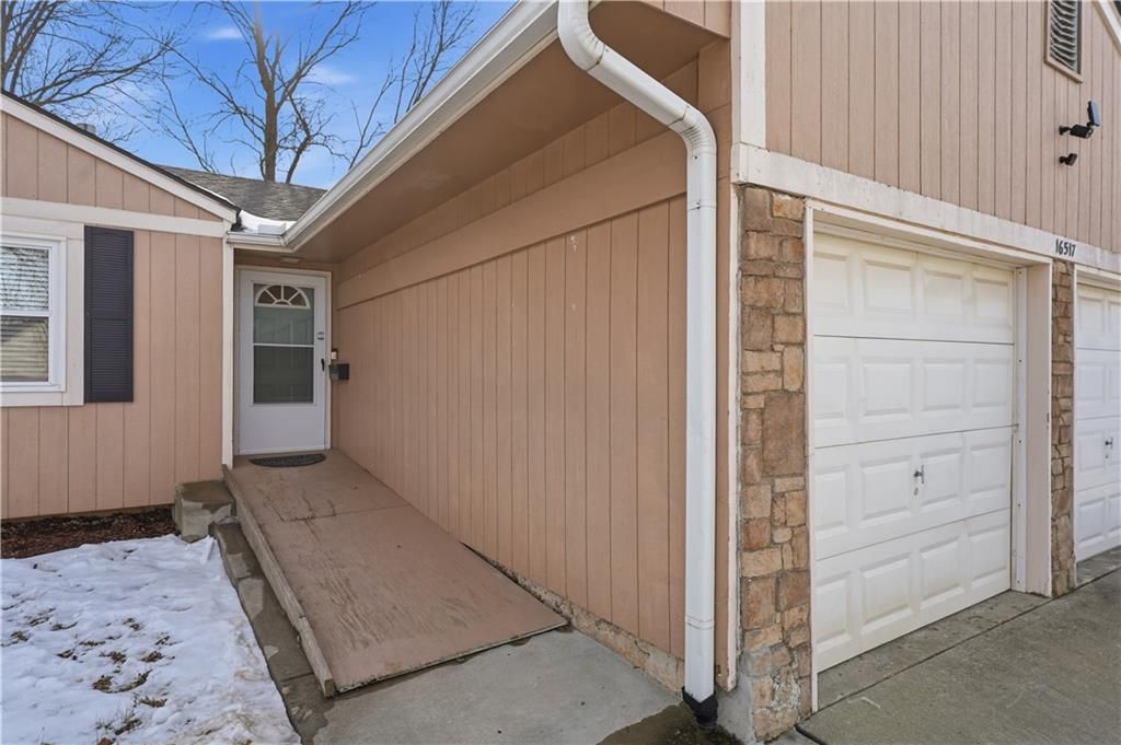 Photo of 16517 Indian Creek Parkway, Olathe, KS 66062 (MLS # 2598916)