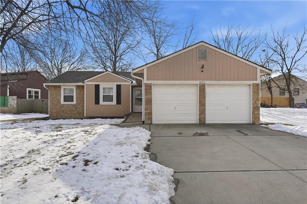Photo of 16517 Indian Creek Parkway, Olathe, KS 66062 (MLS # 2598916)