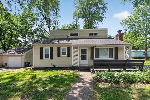 Photo of 5318 N Garfield Avenue, Kansas City, MO 64118 (MLS # 2620829)