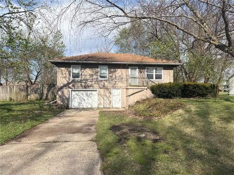 Photo of 814 S High Street, Butler, MO 64730 (MLS # 2613960)