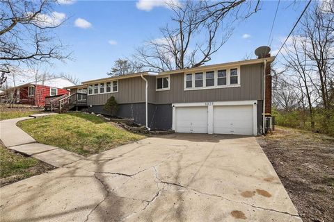 Photo of 8823 E 23rd Street, Kansas City, MO 64129 (MLS # 2610098)