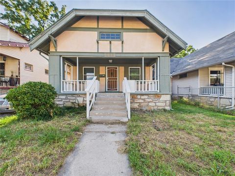 Photo of 6612 Park Avenue, Kansas City, MO 64132 (MLS # 2615750)