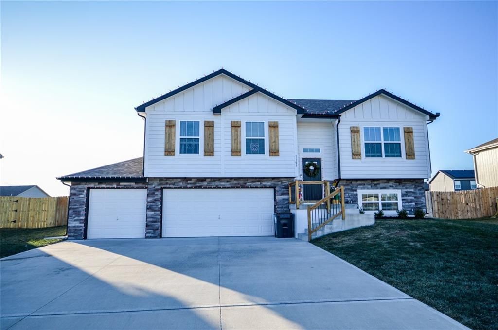 Photo of 1103 NW 4th Street, Oak Grove, MO 64075 (MLS # 2592415)