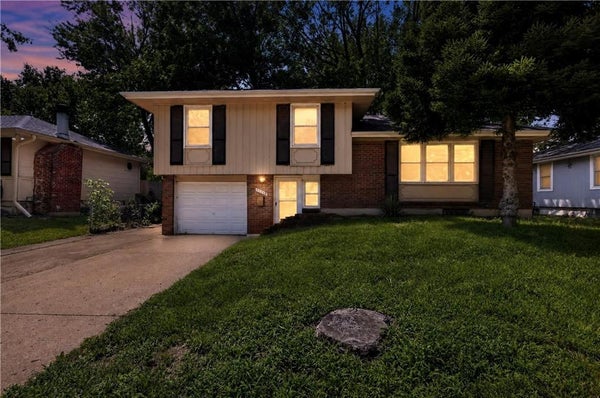 11718 FULLER AVE, KANSAS CITY, MO 64134 - Image 94ab1fe87c98a7b84b8a2aee371454fb/3421237091