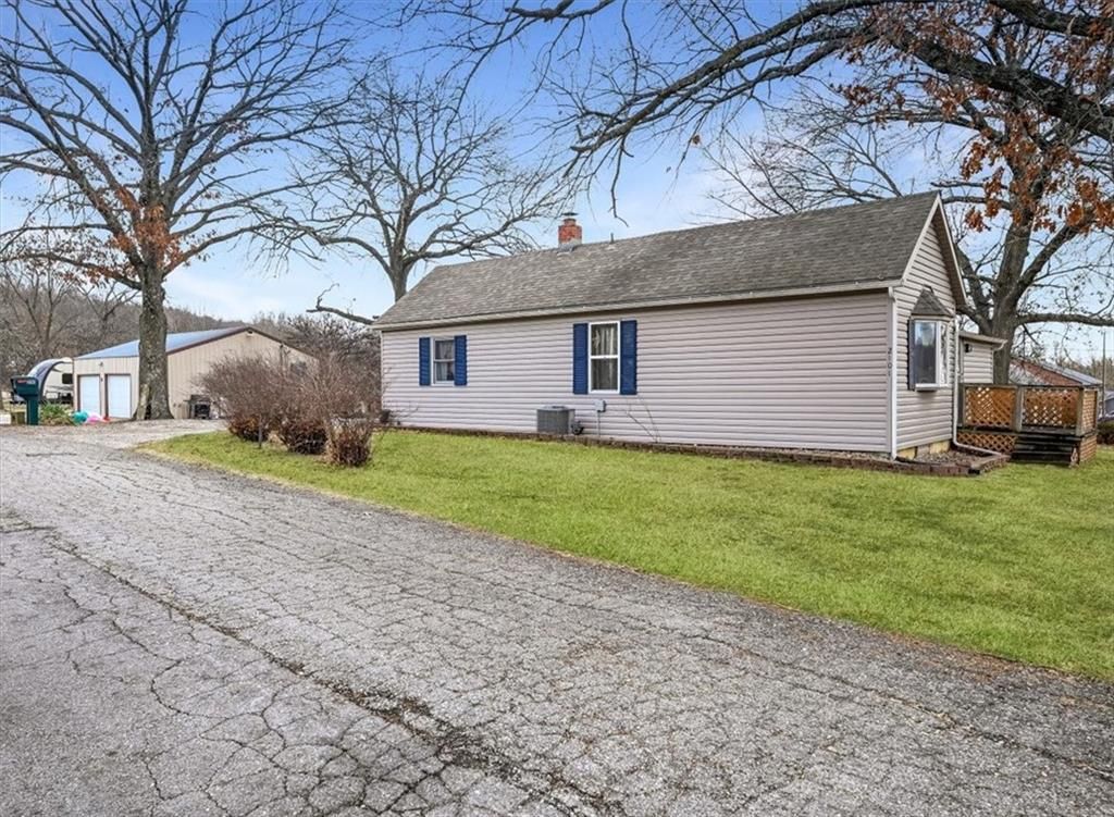 Photo of 2101 S 16th Street, Leavenworth, KS 66048 (MLS # 2592700)