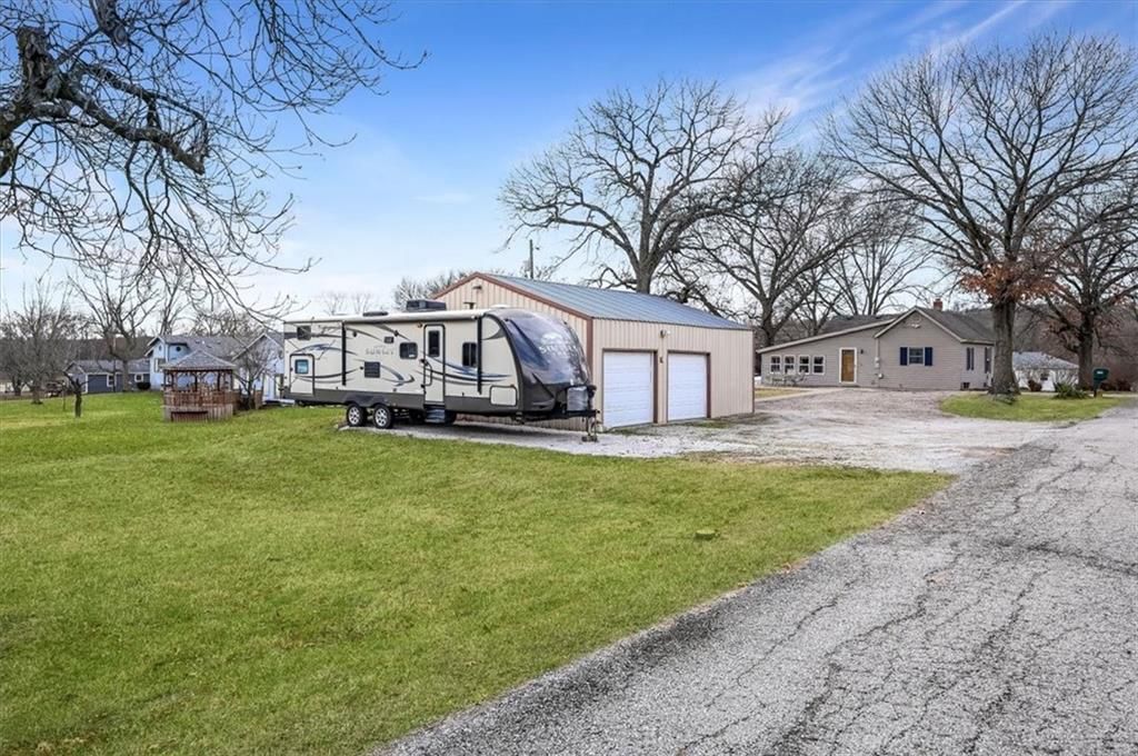 Photo of 2101 S 16th Street, Leavenworth, KS 66048 (MLS # 2592700)