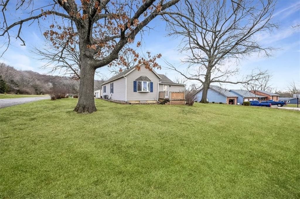 Photo of 2101 S 16th Street, Leavenworth, KS 66048 (MLS # 2592700)