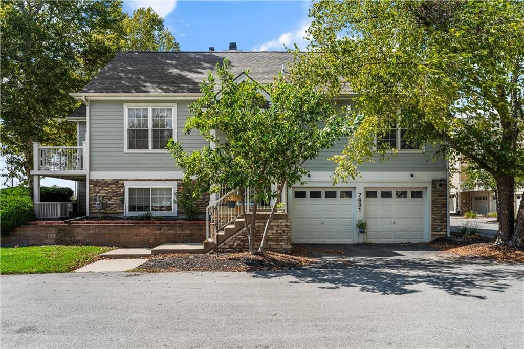 Photo of 7631 W 158th Terrace, Overland Park, KS 66223 (MLS # 2642546)