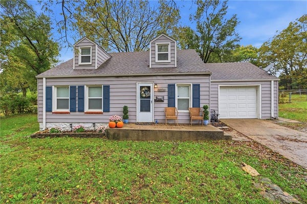 9028 MCGEE ST, KANSAS CITY, MO 64114 - Image 94fbeaf166aaa47d901b47cdcbf72b7c/2208124519