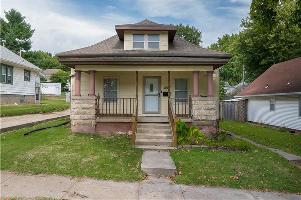 1007 RANDOLPH ST, SAINT JOSEPH, MO 64505 - Image 94fce6f0fc37dc63c5fd91d845cbbad8/1645920092