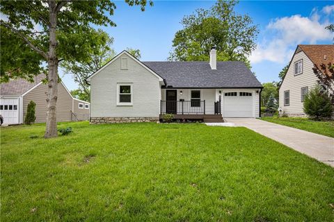 Photo of 8012 Belleview Avenue, Kansas City, MO 64114 (MLS # 2619232)