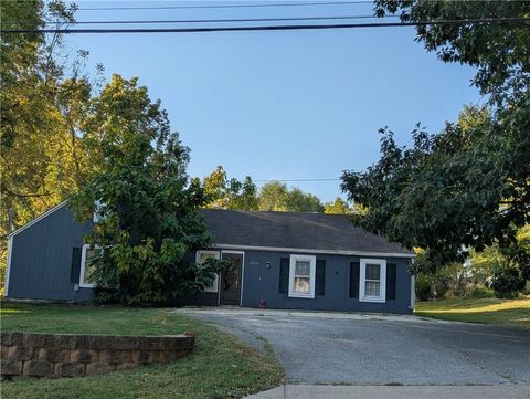 Photo of 9719 W 53rd Street, Shawnee, KS 66203 (MLS # 2582797)
