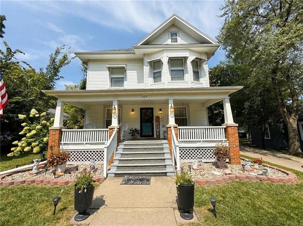 Photo of 529 W 3RD Street, Maryville, MO 64468 (MLS # 2598529)