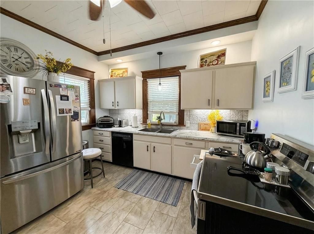 Photo of 529 W 3RD Street, Maryville, MO 64468 (MLS # 2598529)