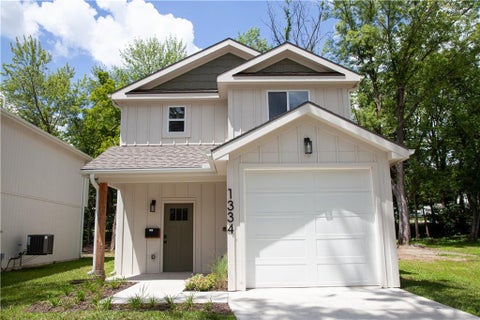Photo of 1334 S Pope Avenue, Independence, MO 64055 (MLS # 2635379)
