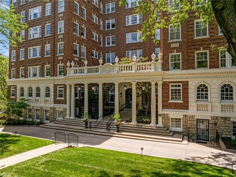 4618 Warwick Boulevard Unit 6C, Kansas City, MO 64112 - #: 2553683