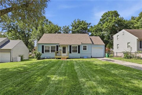 Photo of 5311 W 50th Terrace, Roeland Park, KS 66205 (MLS # 2621151)
