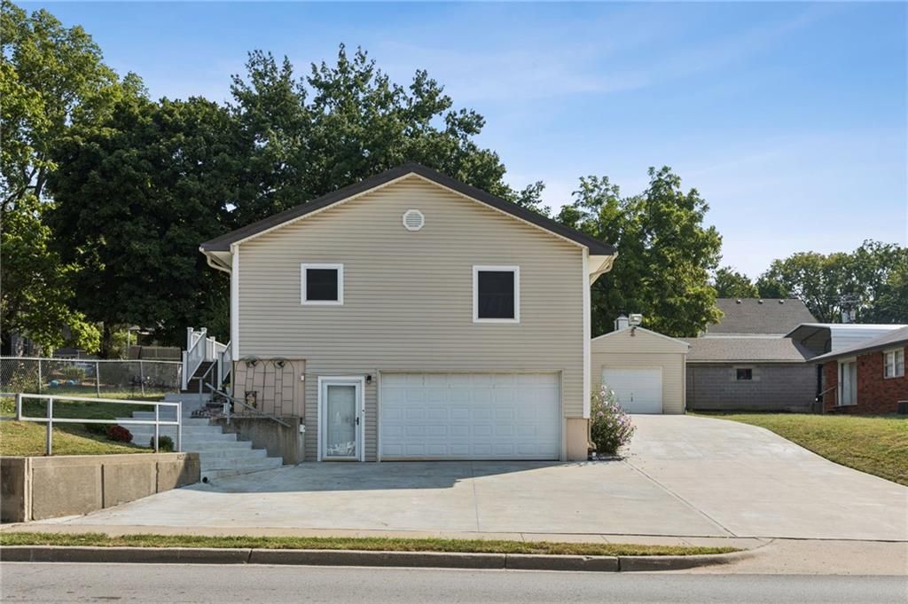 Photo of 307 N Gallatin Street, Liberty, MO 64068 (MLS # 2576483)