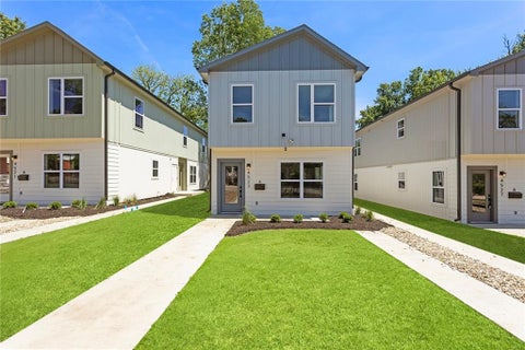 Photo of 4523 Forest Avenue #B, Kansas City, MO 64110 (MLS # 2638812)