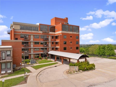 Photo of 2940 Baltimore Avenue #1404, Kansas City, MO 64108 (MLS # 2634155)
