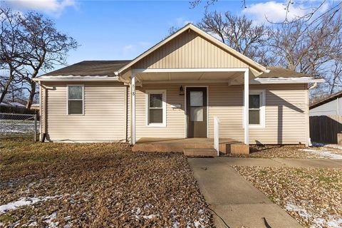 808 S Mills Street Independence MO 64050