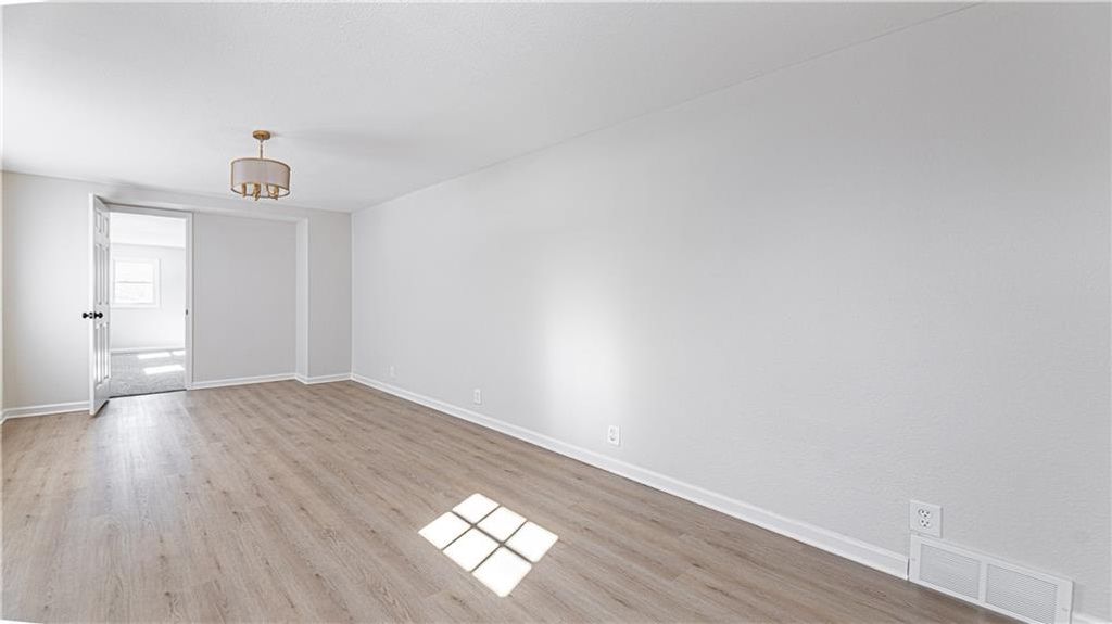 Photo of 808 NE Russell Road, Kansas City, MO 64116 (MLS # 2599101)