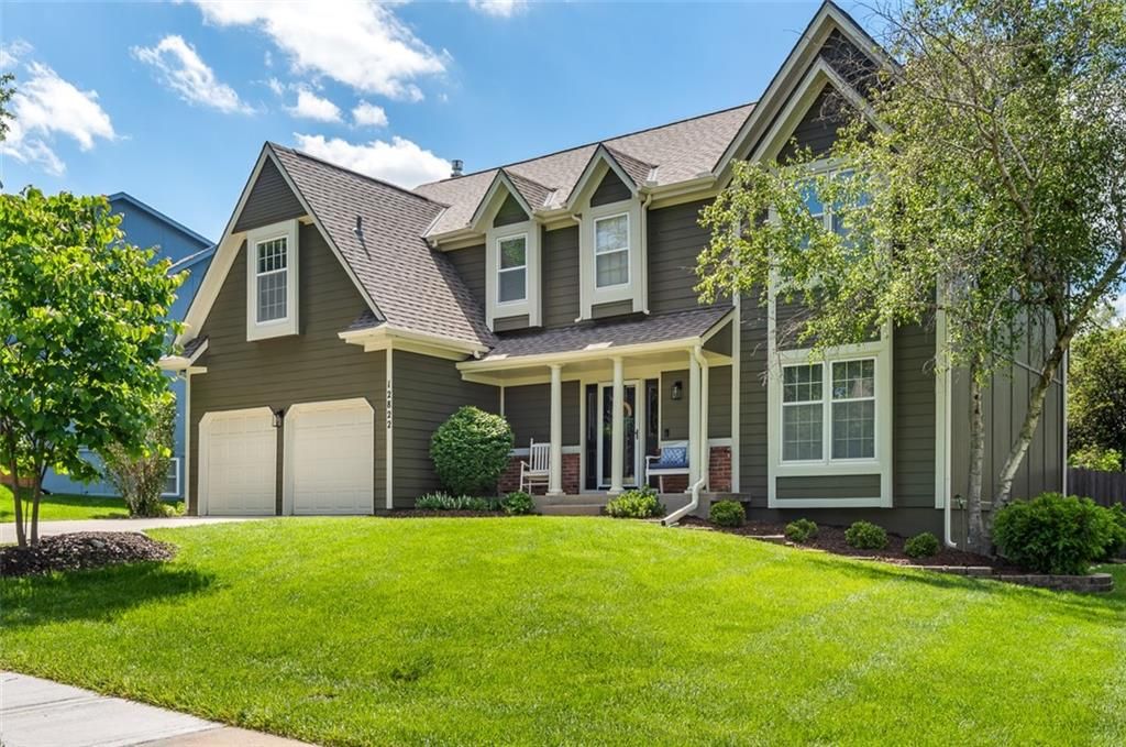 Photo of 12822 Lucille Street, Overland Park, KS 66213 (MLS # 2618613)