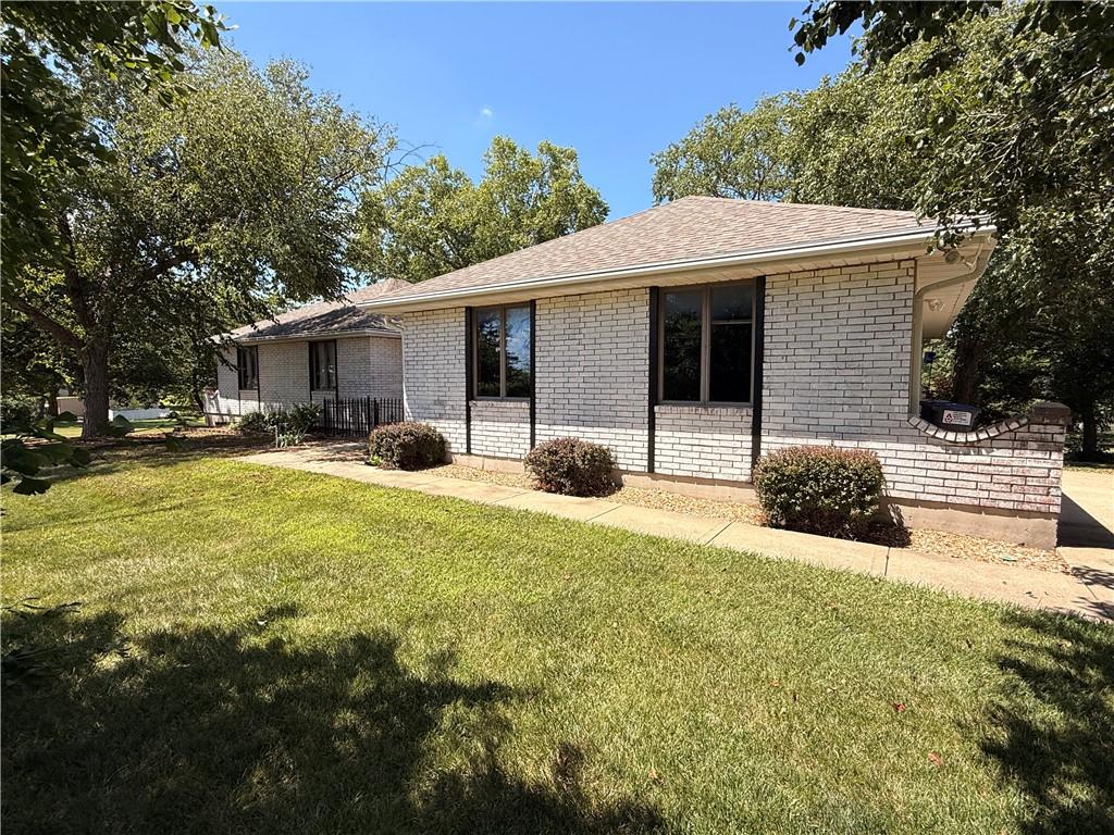 1116 W Hubach Hill Road