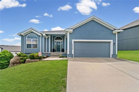 Photo of 10727 N Tennessee Avenue, Kansas City, MO 64157 (MLS # 2613701)
