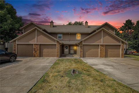 226 SW Pinetree Lane Lee's Summit MO 64063