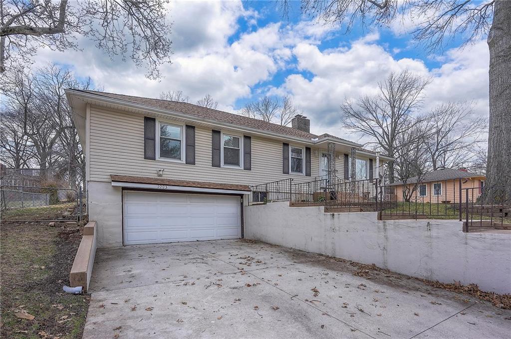 1005 W 93rd Terrace