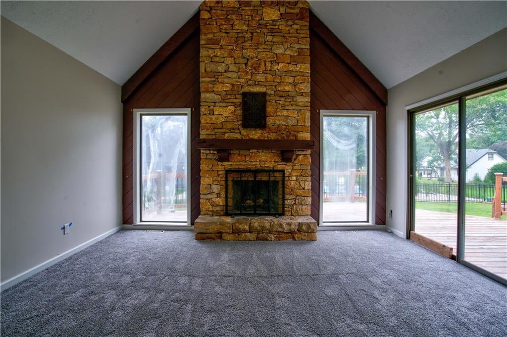 4377 SW BREEZY POINT Lane