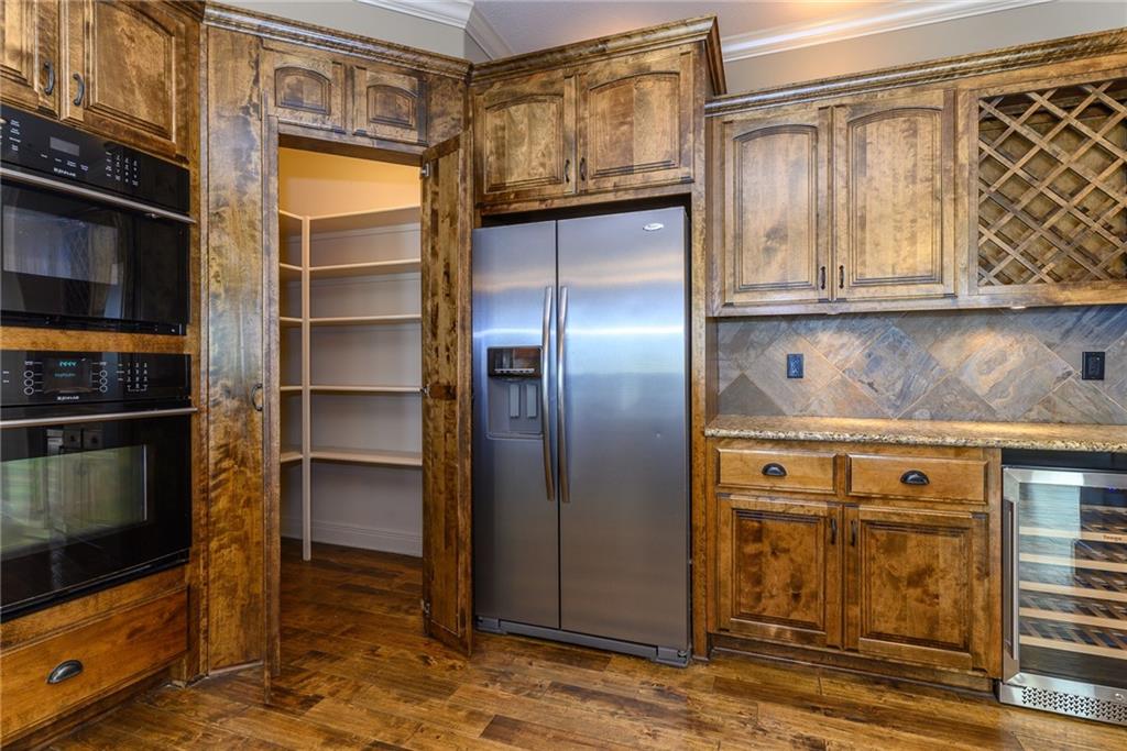 Lenexa, Kansas 66220, United States, 4 Bedrooms Bedrooms, ,5 BathroomsBathrooms,Residential,Pending,47013