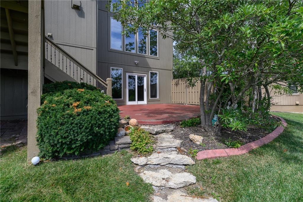 Lenexa, Kansas 66220, United States, 4 Bedrooms Bedrooms, ,5 BathroomsBathrooms,Residential,Pending,47013