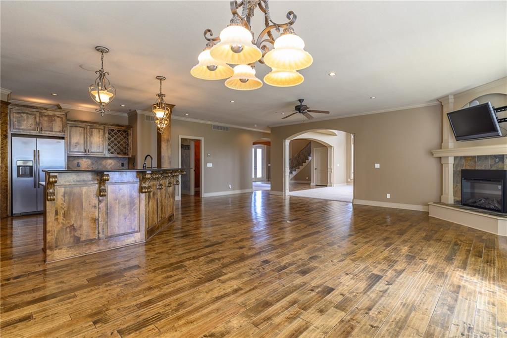 Lenexa, Kansas 66220, United States, 4 Bedrooms Bedrooms, ,5 BathroomsBathrooms,Residential,Pending,47013