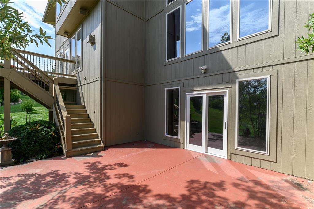 Lenexa, Kansas 66220, United States, 4 Bedrooms Bedrooms, ,5 BathroomsBathrooms,Residential,Pending,47013