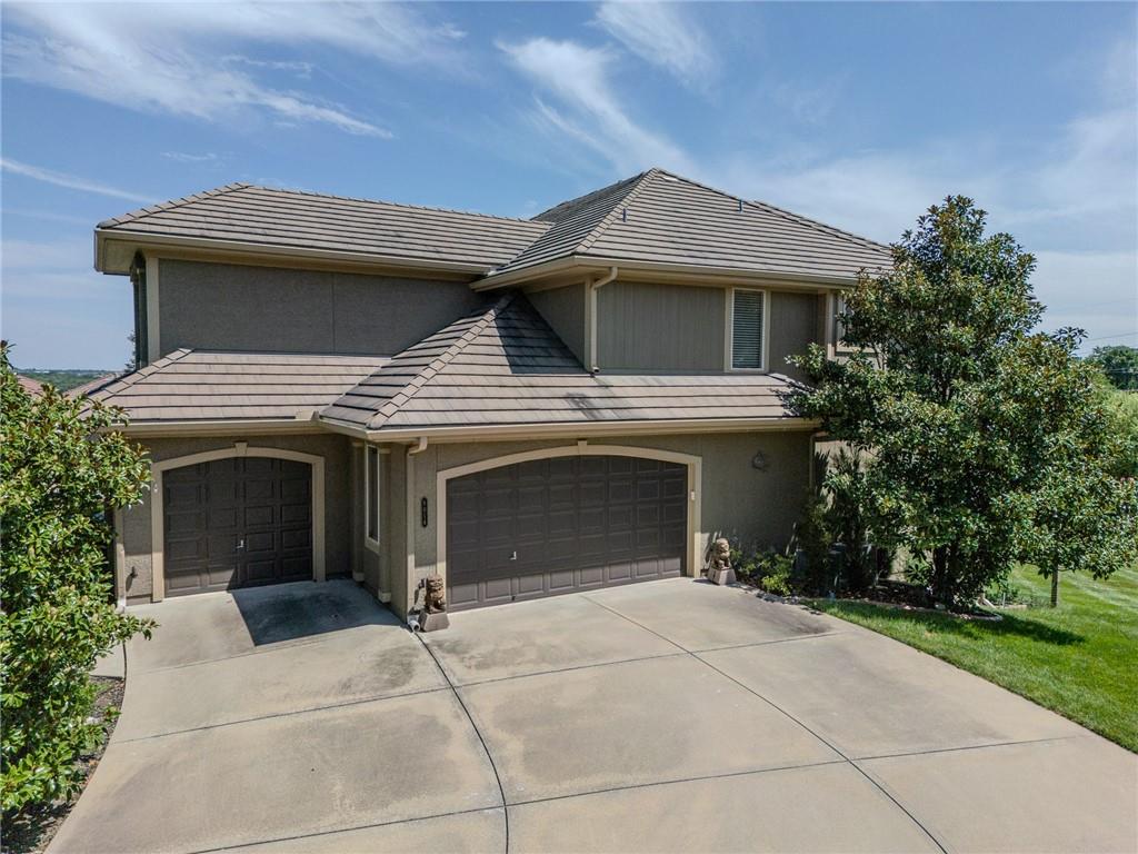 Lenexa, Kansas 66220, United States, 4 Bedrooms Bedrooms, ,5 BathroomsBathrooms,Residential,Pending,47013