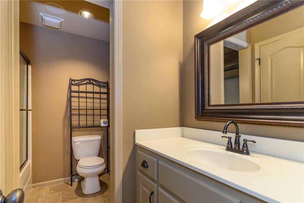 Lenexa, Kansas 66220, United States, 4 Bedrooms Bedrooms, ,5 BathroomsBathrooms,Residential,Pending,47013