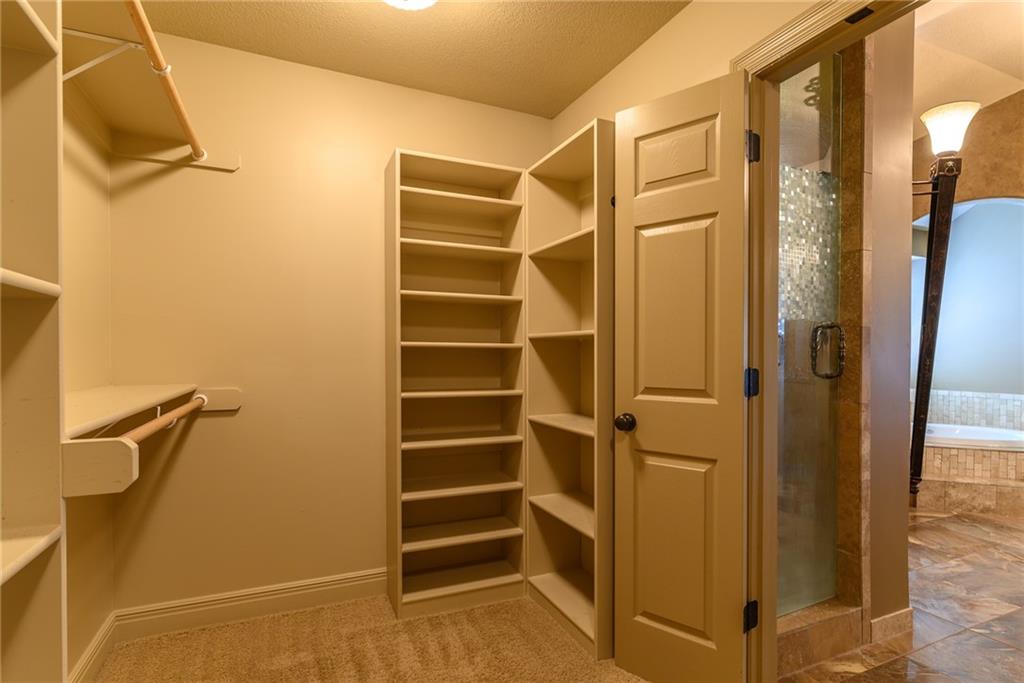 Lenexa, Kansas 66220, United States, 4 Bedrooms Bedrooms, ,5 BathroomsBathrooms,Residential,Pending,47013