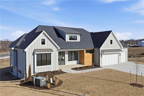 1817 NE Lashbrook Circle Lee's Summit MO 64086