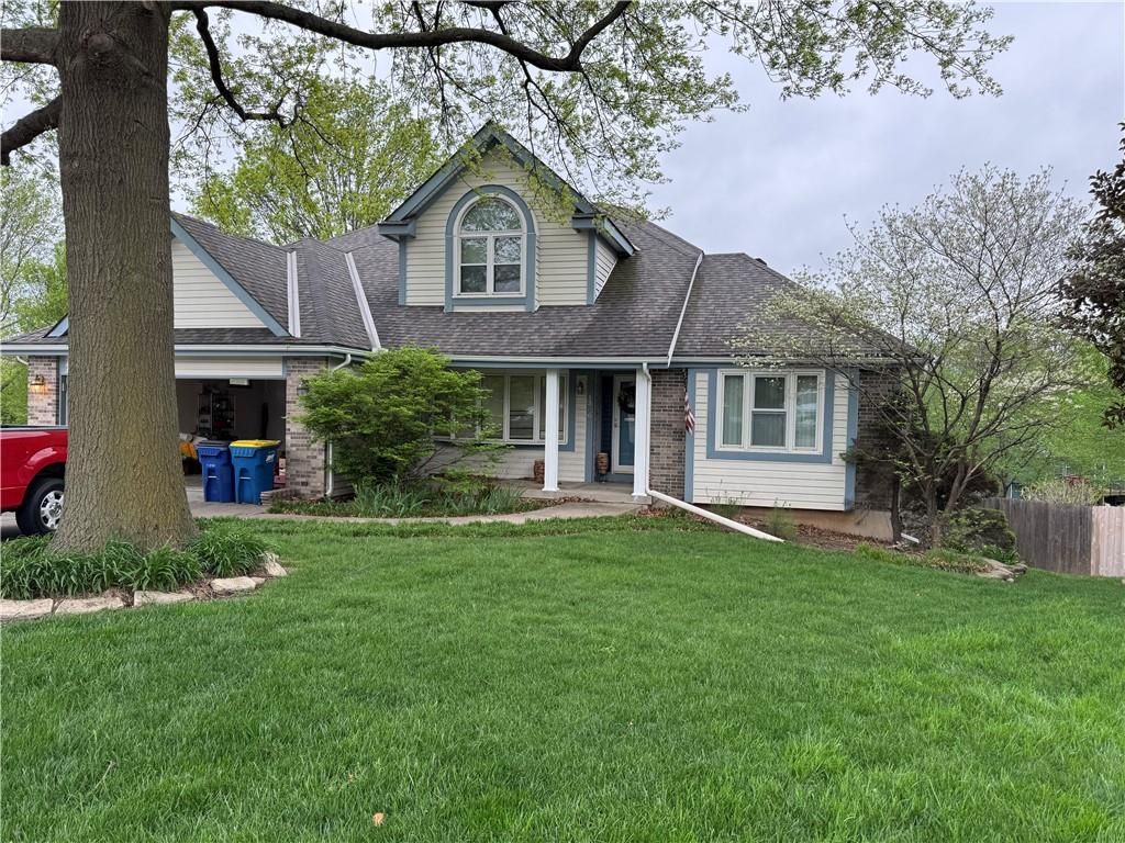 Photo of 1546 Canterbury Lane, Liberty, MO 64068 (MLS # 2613890)