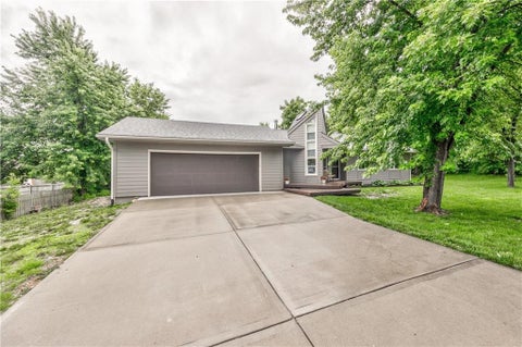 Photo of 105 E Cedar Drive, Spring Hill, KS 66083 (MLS # 2631122)