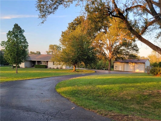 22195 DUNN DR, SPRING HILL, KS 66083 - Image 96c332cbb0abf76253af8030f353dccf/396904213