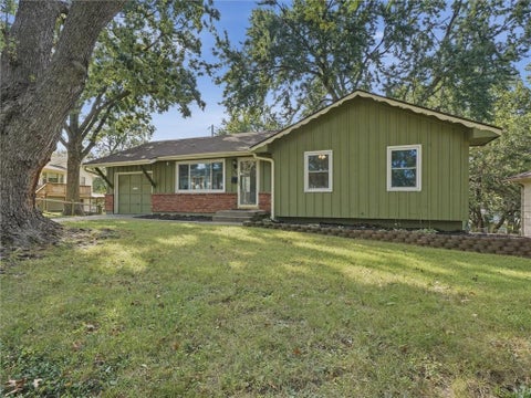 Photo of 9721 E 50th Street, Kansas City, MO 64133 (MLS # 2643527)