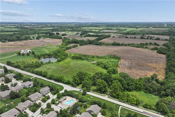 19411 S RIDGEVIEW RD, SPRING HILL, KS 66083 - Image 96ce6dda84946daf91bd2b61bd93ff87/1985164299