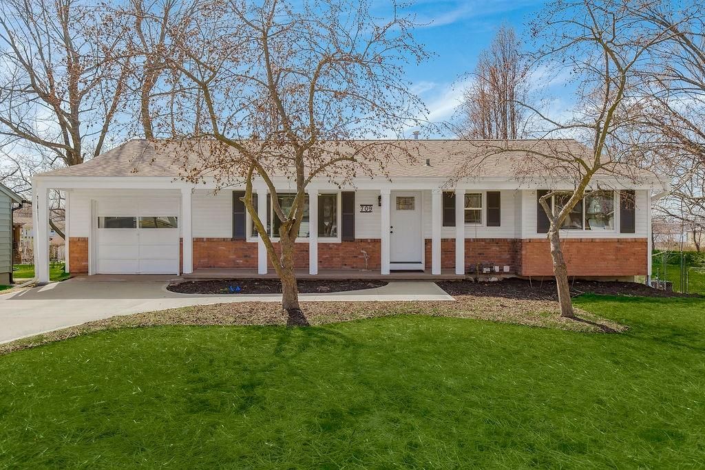 Photo of 709 W Clay Street, Harrisonville, MO 64701 (MLS # 2608757)