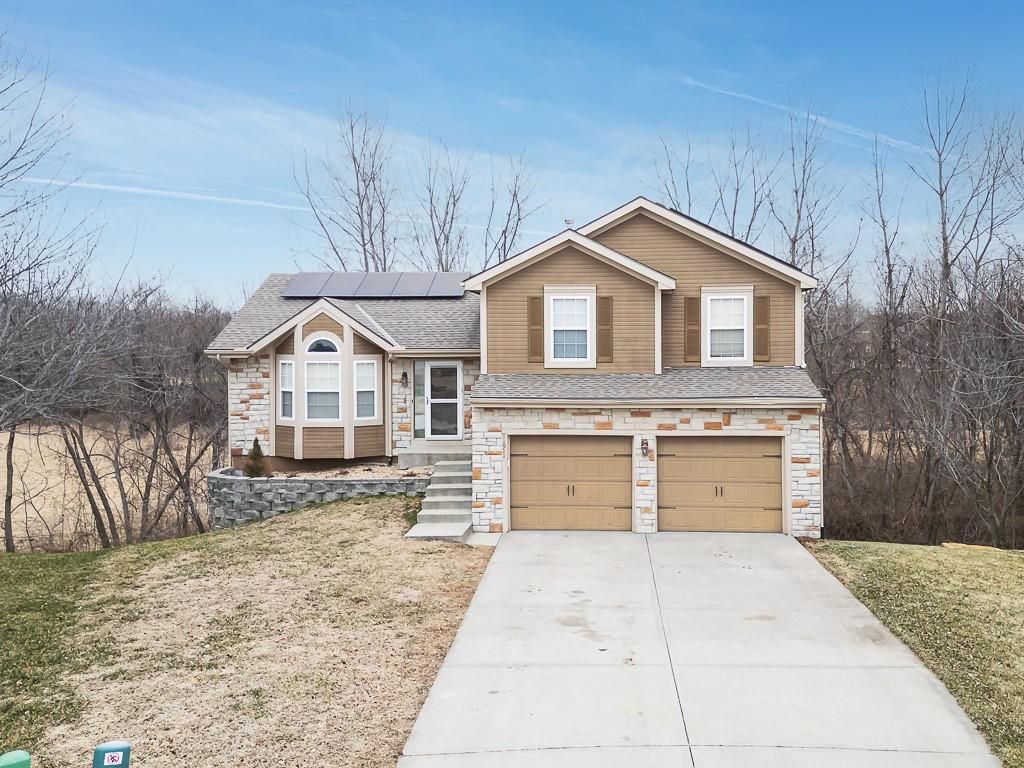 Photo of 11911 N Charlotte Street, Kansas City, MO 64155 (MLS # 2597765)