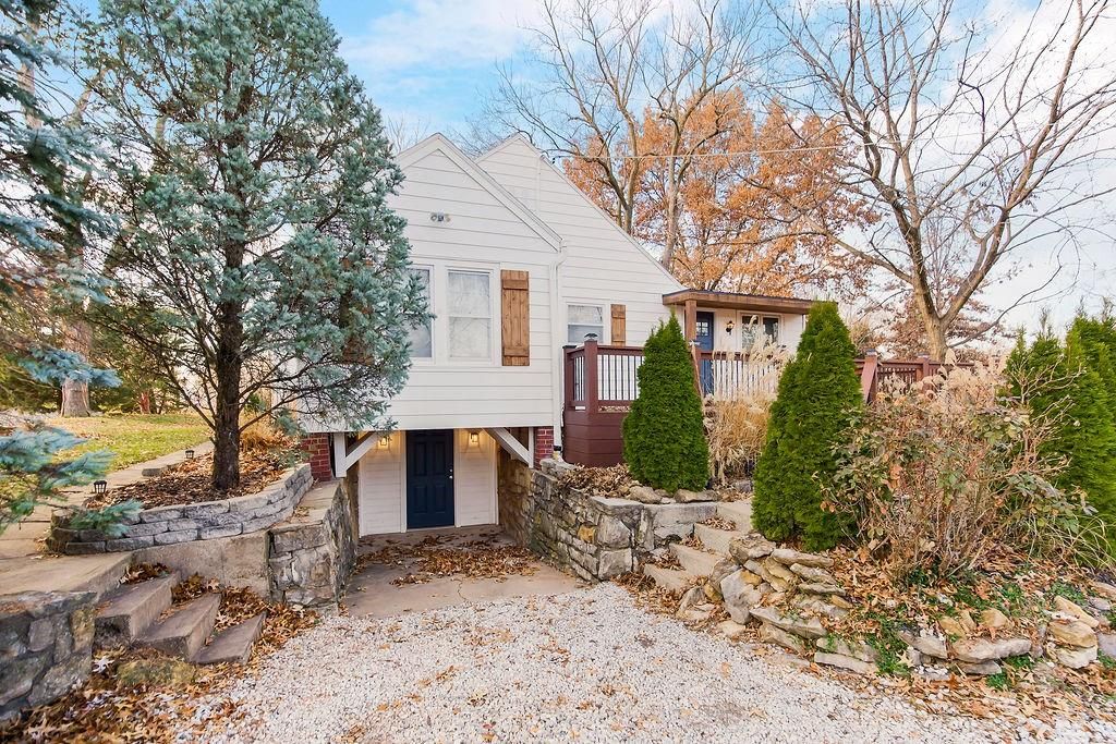 Photo of 12510 Johnson Drive, Shawnee, KS 66216 (MLS # 2591899)