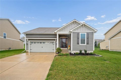 Photo of 520 SW Haverford Road, Lees Summit, MO 64081 (MLS # 2648416)
